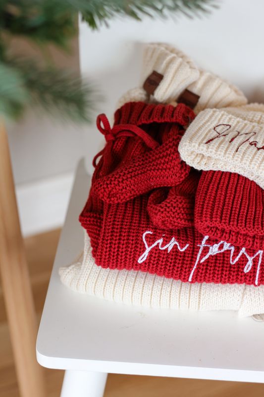 Knit lue med dusk - cranberry